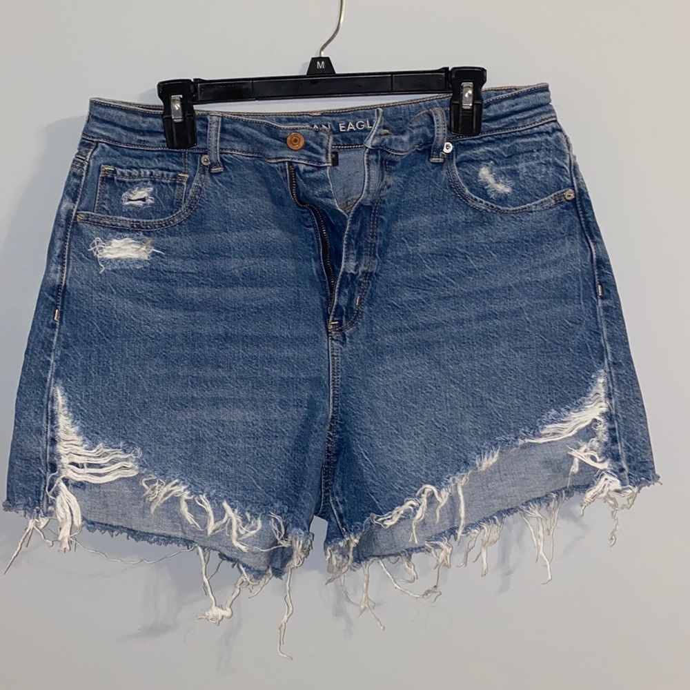 american eagle jean shorts. size 14. mom short.
